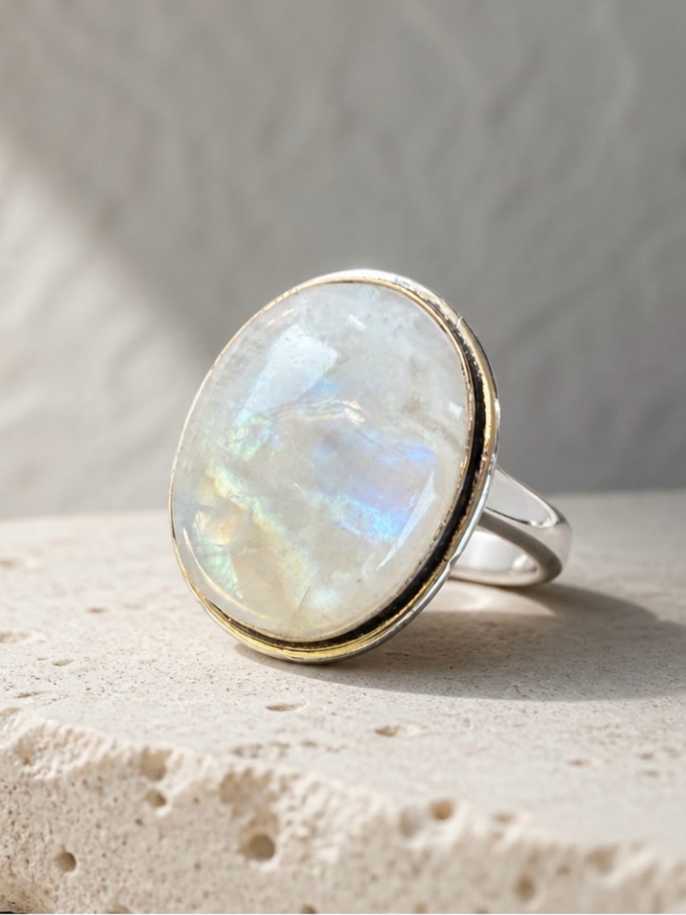 Sz 7.5 Moonstone ring set in Sterling Silver